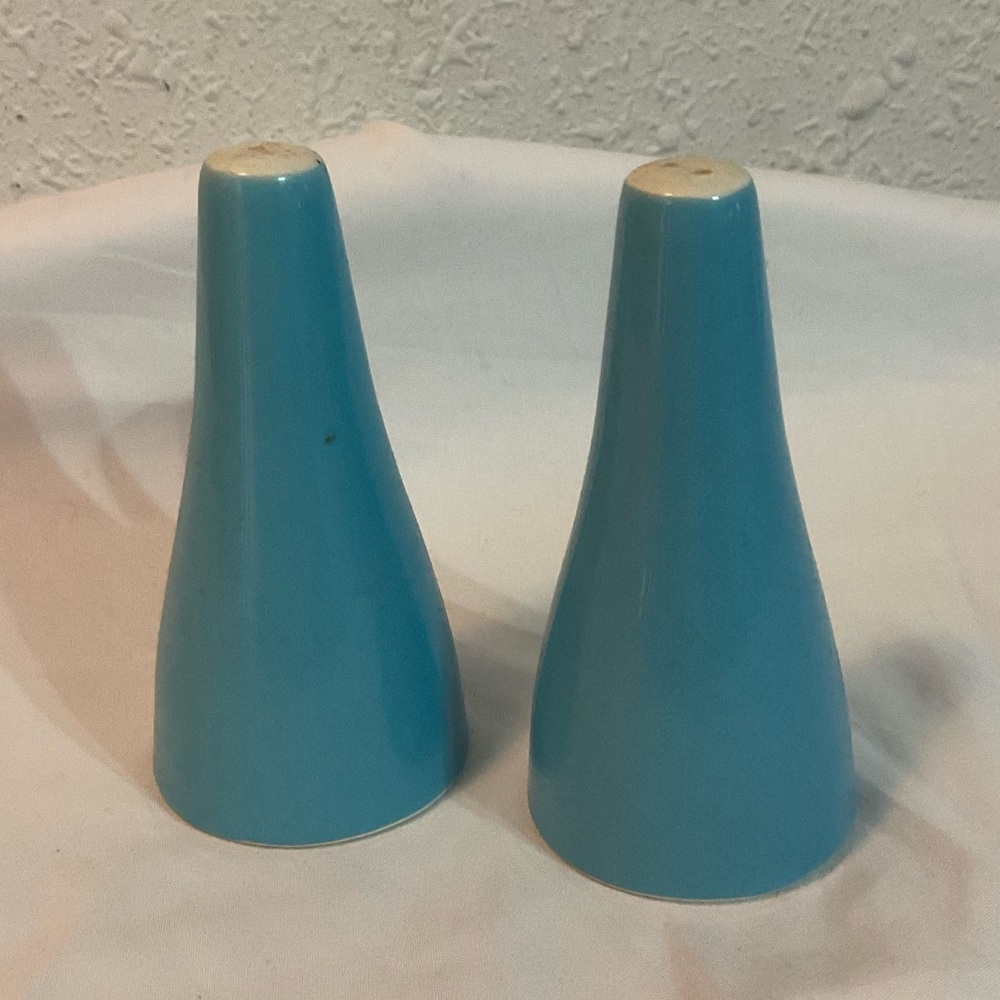 Mid Century Modern Turquoise Ceramic Salt & Pepper Shakers 50s Atomic Age